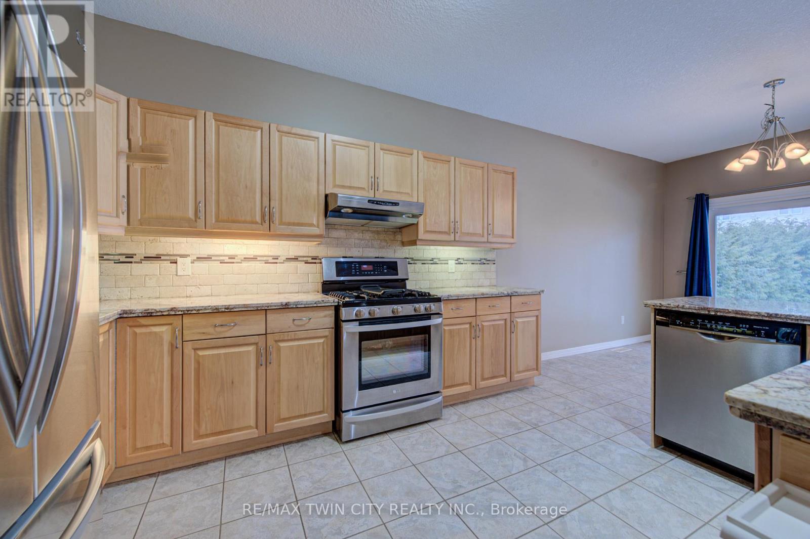 11 Carolinian Lane, Cambridge, Ontario  N1S 5B5 - Photo 17 - X12865058