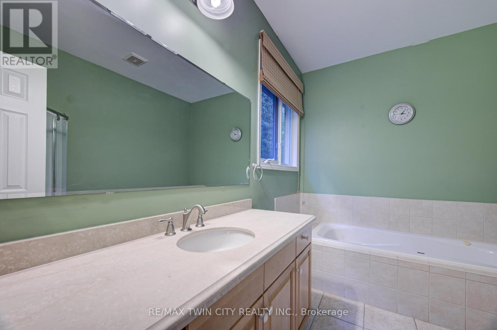 11 Carolinian Lane, Cambridge, Ontario  N1S 5B5 - Photo 20 - X12865058