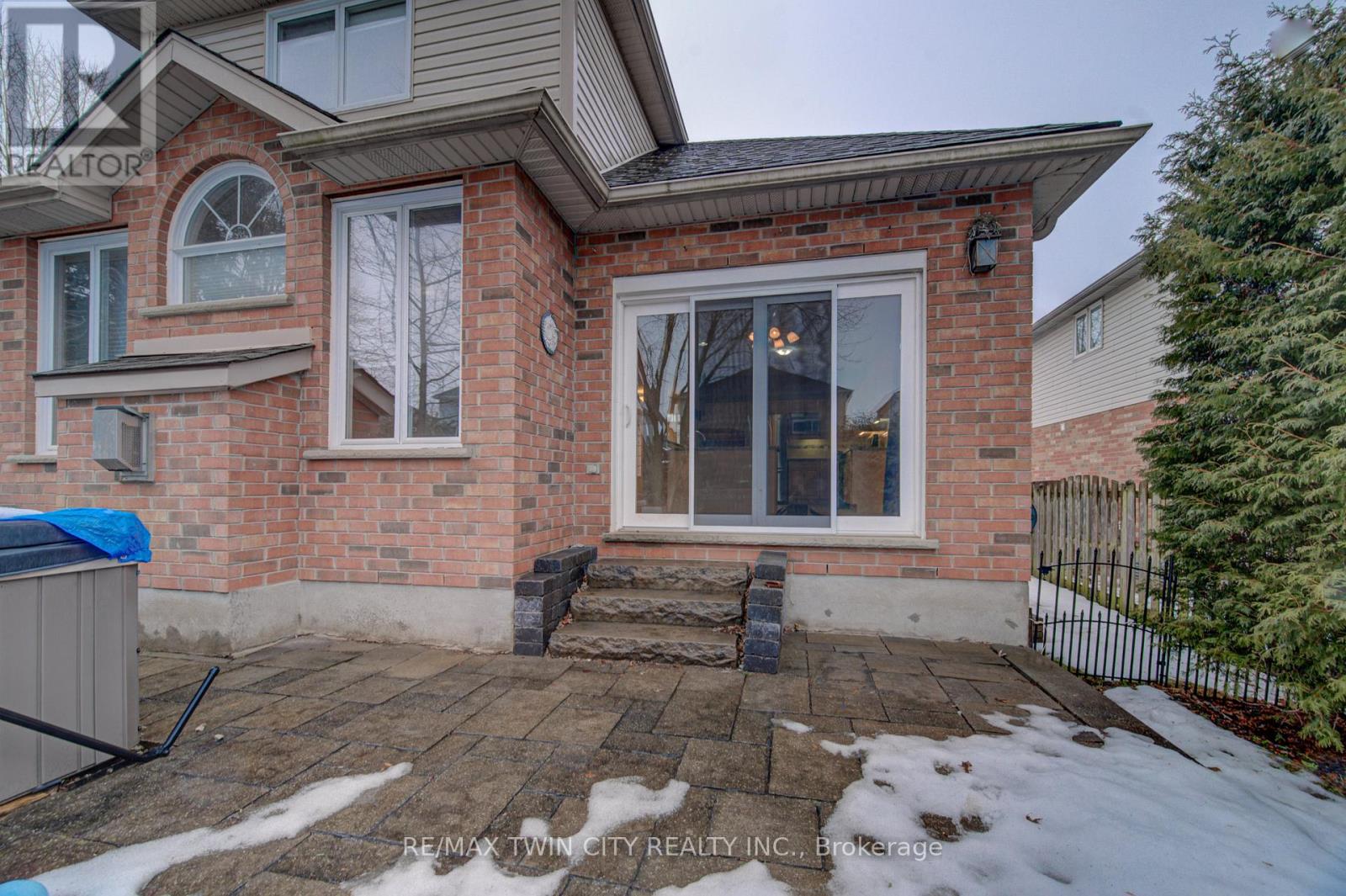 11 Carolinian Lane, Cambridge, Ontario  N1S 5B5 - Photo 38 - X12865058