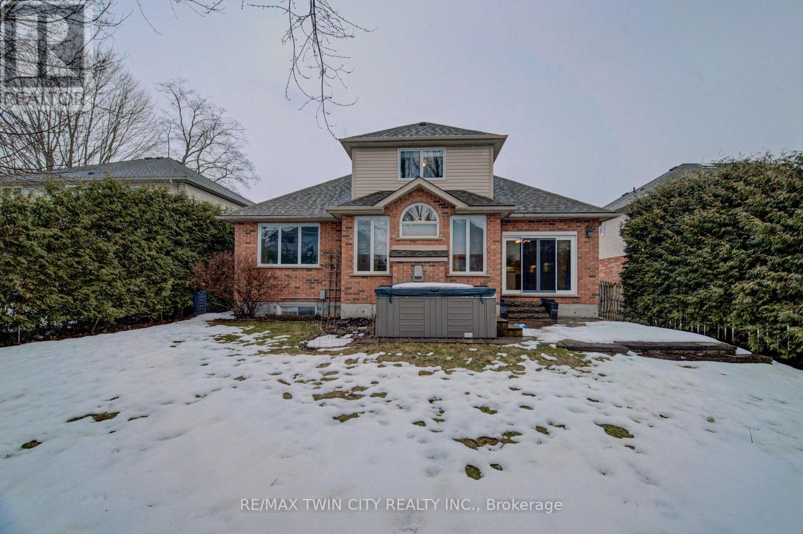 11 Carolinian Lane, Cambridge, Ontario  N1S 5B5 - Photo 39 - X12865058