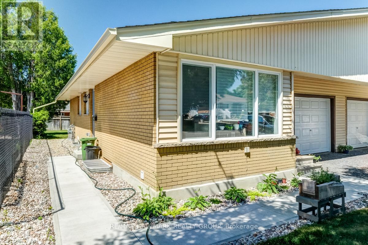 B - 848 Trojan Avenue, Ottawa, Ontario  K1K 2P9 - Photo 2 - X12865442