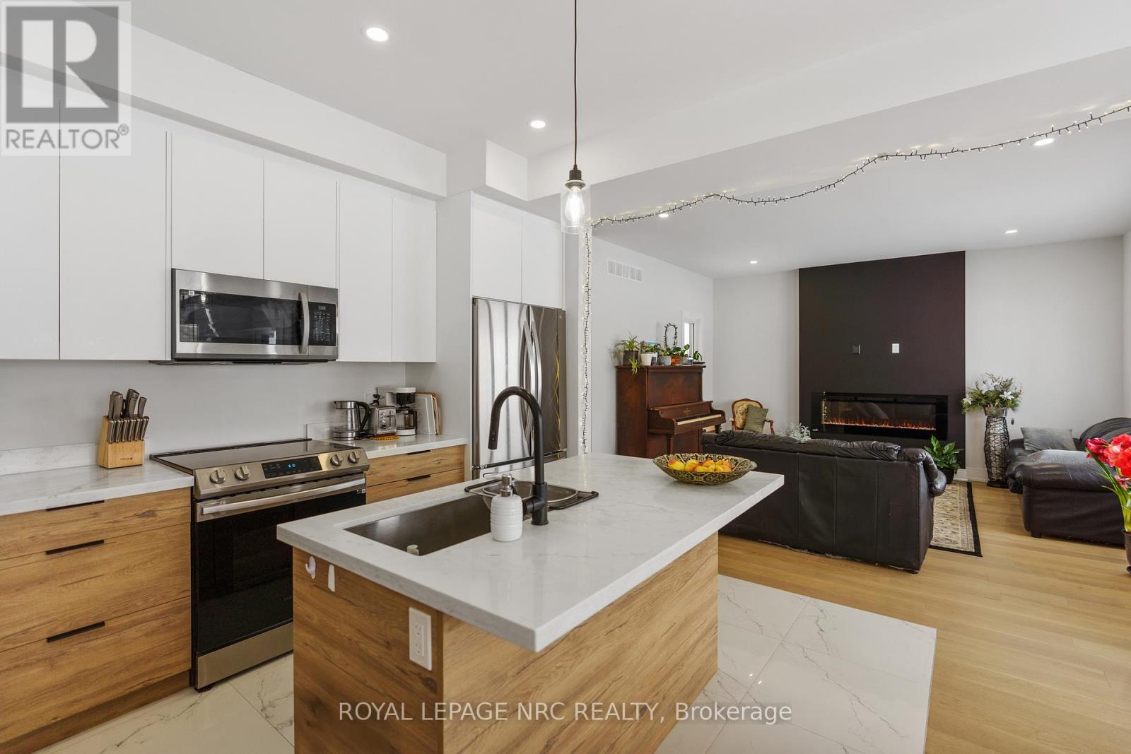 7384 Splendour Drive, Niagara Falls, Ontario  L2H 3V8 - Photo 12 - X12865344