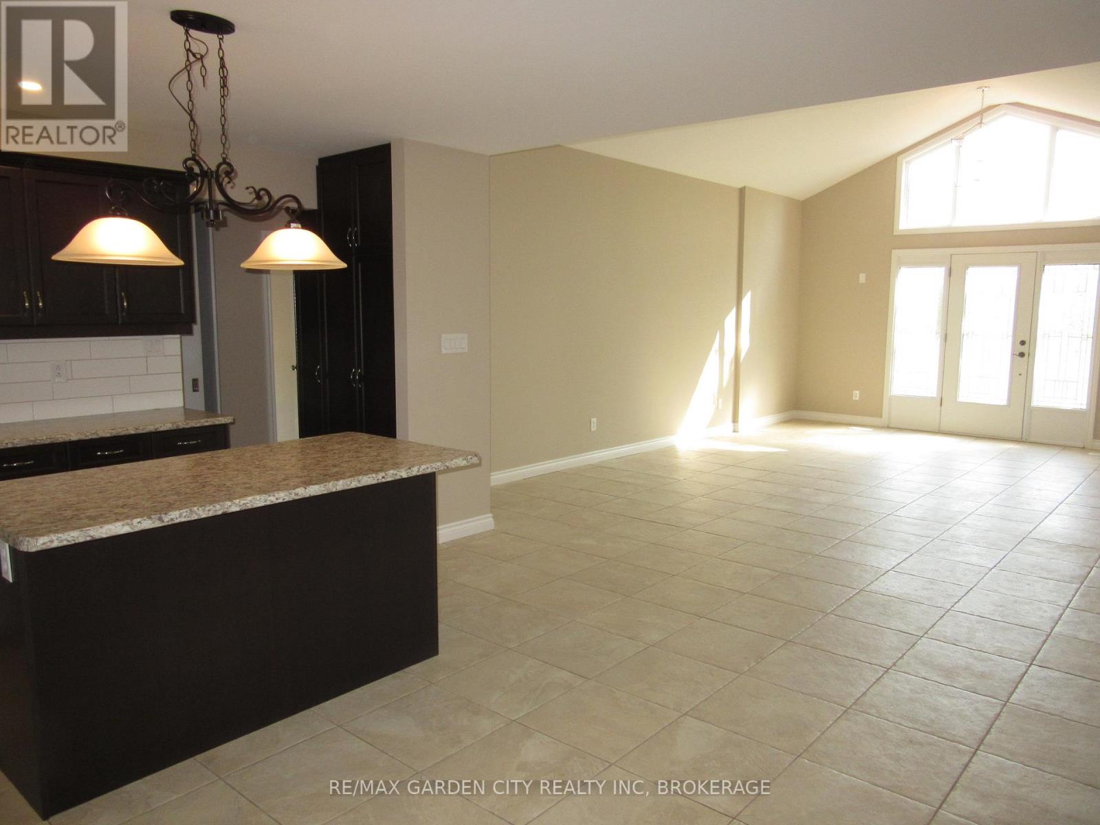 11981 Morris Road, Niagara Falls, Ontario  L3B 5N4 - Photo 5 - X12865516