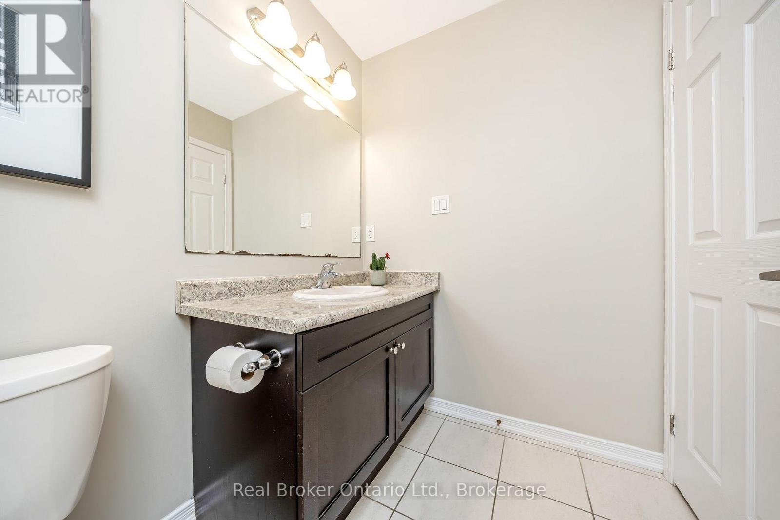 241 Pineglen Crescent, Kitchener, Ontario  N2R 0G2 - Photo 25 - X12865432