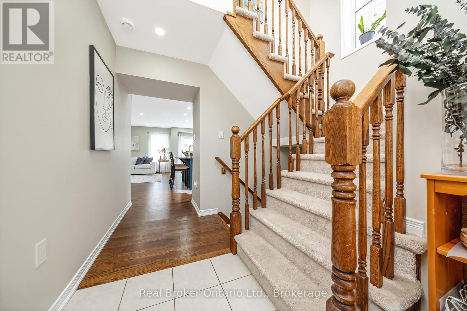 241 Pineglen Crescent, Kitchener, Ontario  N2R 0G2 - Photo 6 - X12865432