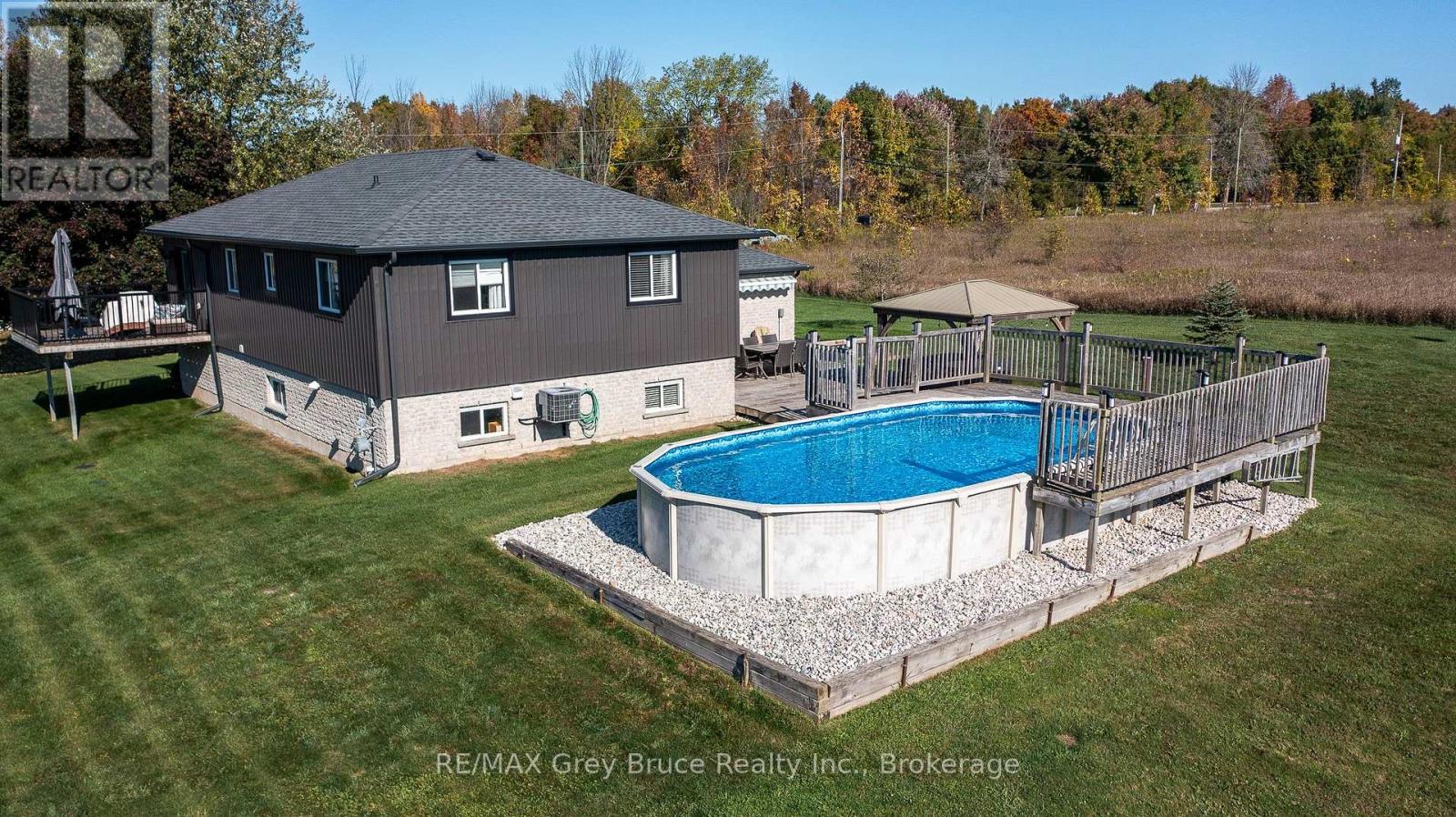 200050 10 Side Road, Georgian Bluffs, Ontario  N0H 2K0 - Photo 4 - X12865548