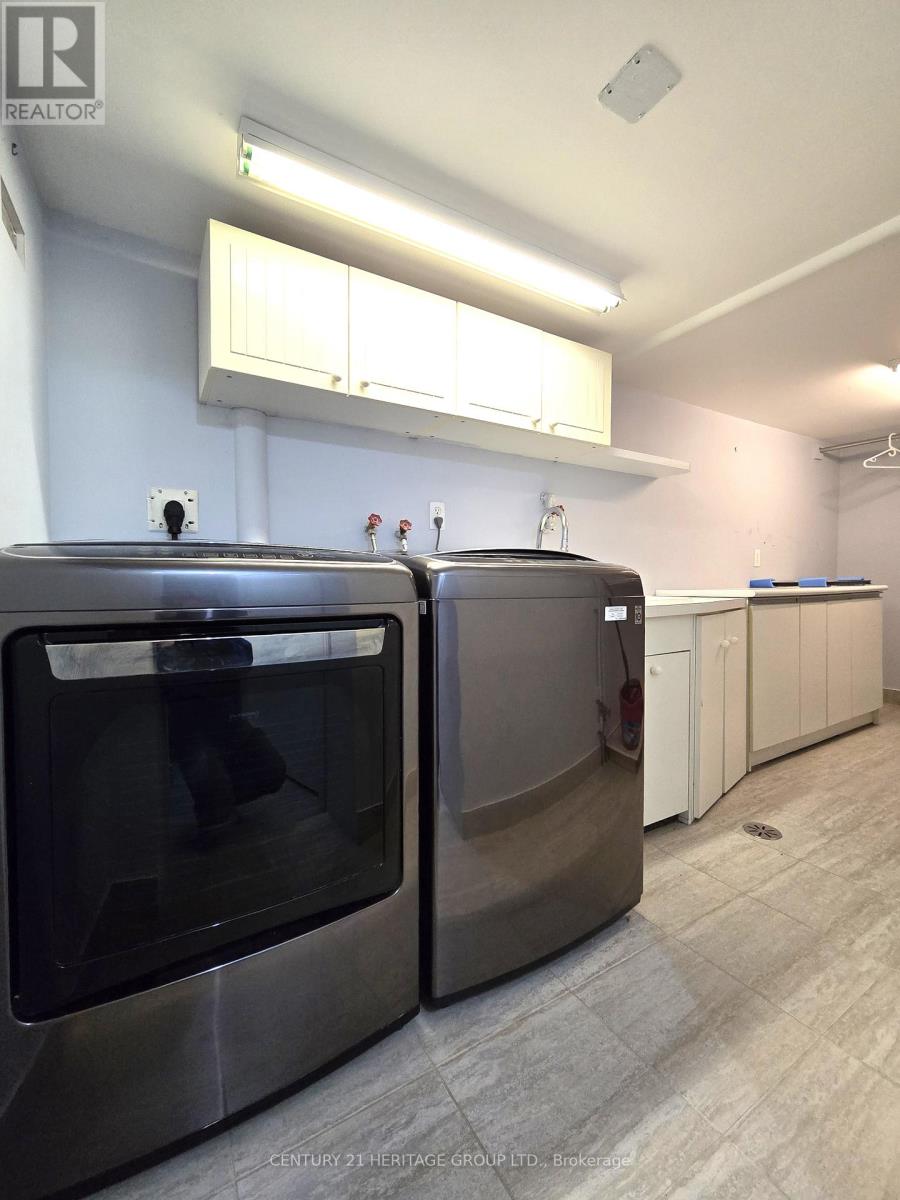 46 Mahoney Avenue, Toronto (Mount Dennis), Ontario  M6M 2H4 - Photo 21 - W12861440