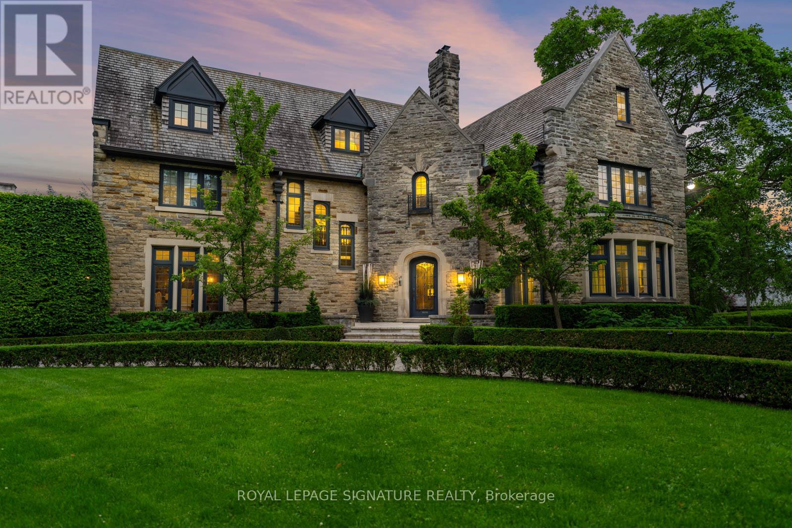 64 OLD FOREST HILL ROAD, Toronto, Ontario