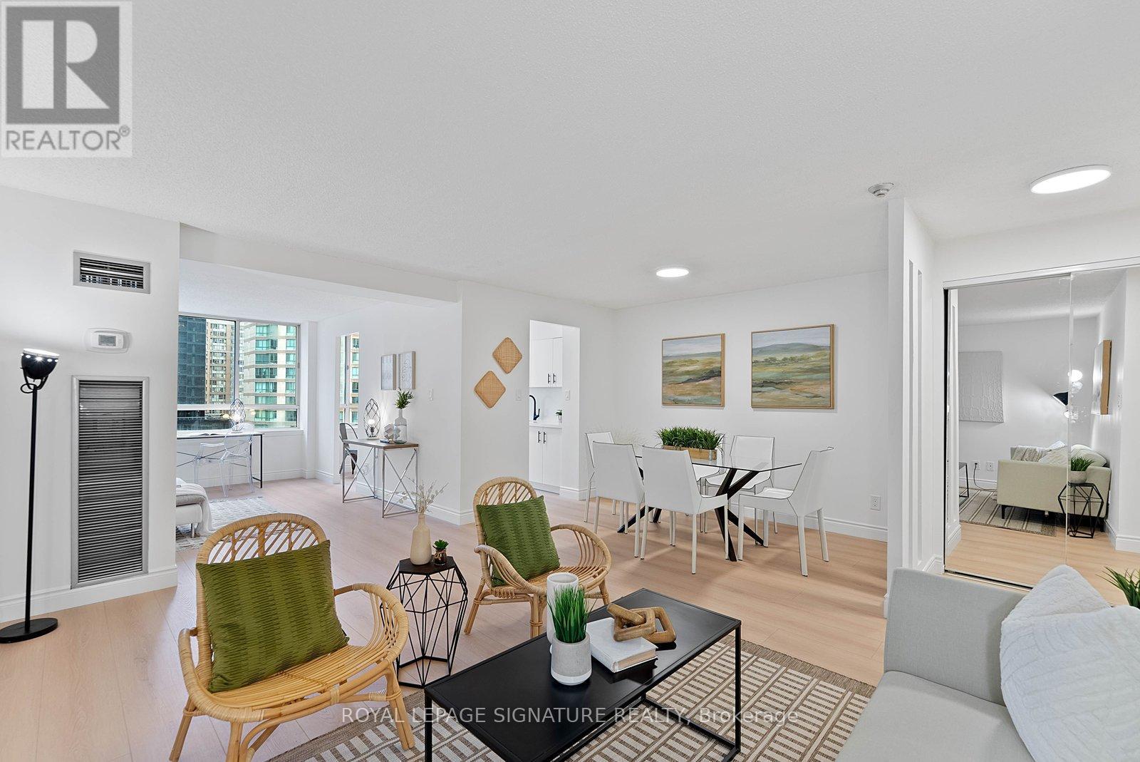 921 - 633 BAY STREET, Toronto, Ontario