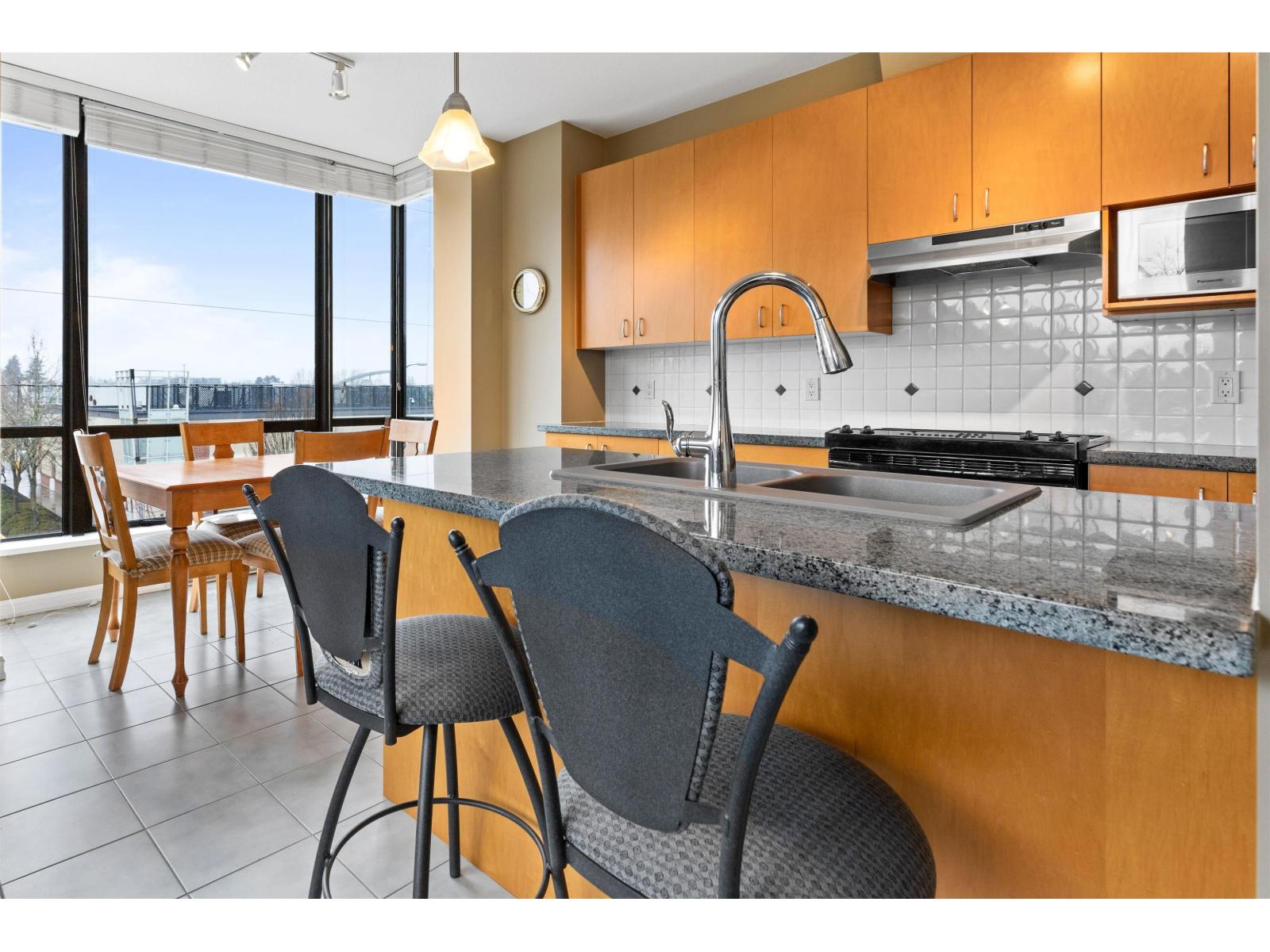 304 1581 Foster Street, White Rock, British Columbia  V4B 5M1 - Photo 2 - R3097240