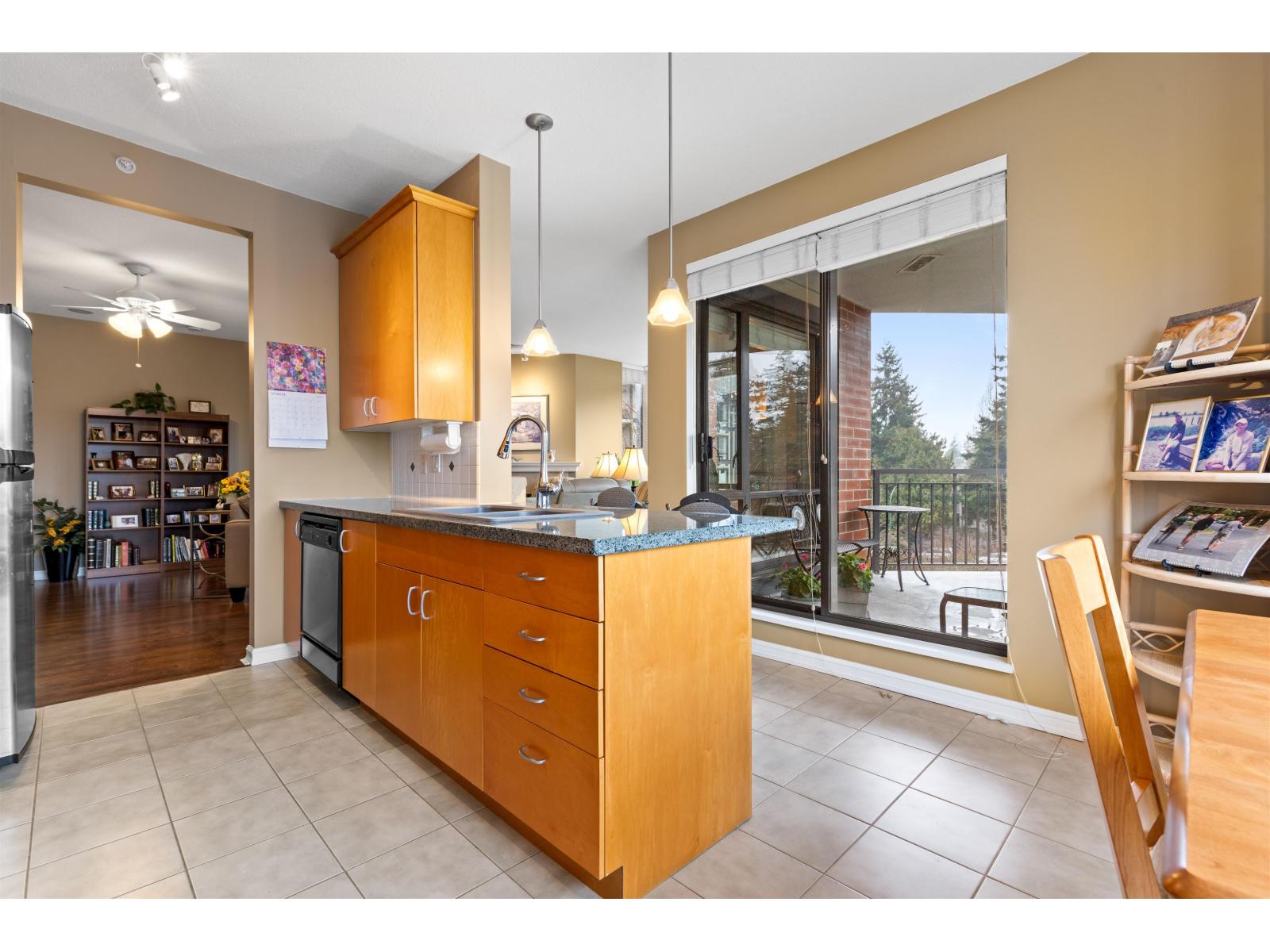 304 1581 Foster Street, White Rock, British Columbia  V4B 5M1 - Photo 6 - R3097240