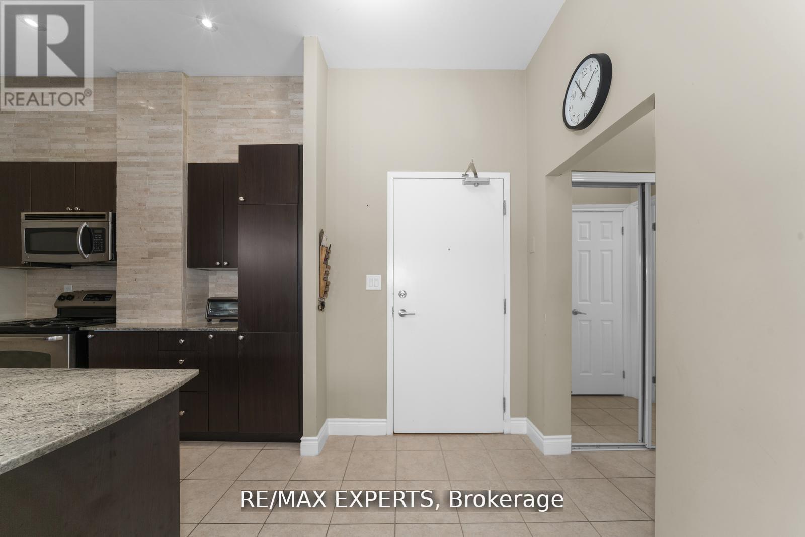 105 - 10211 Keele Street, Vaughan (Maple), Ontario  L6A 4R7 - Photo 6 - N12865408