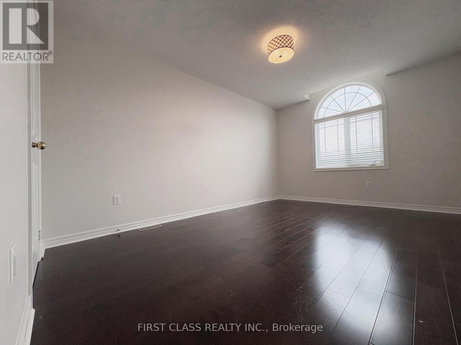 70 Loredana Court, Richmond Hill (Langstaff), Ontario  L4C 0P2 - Photo 11 - N12865482