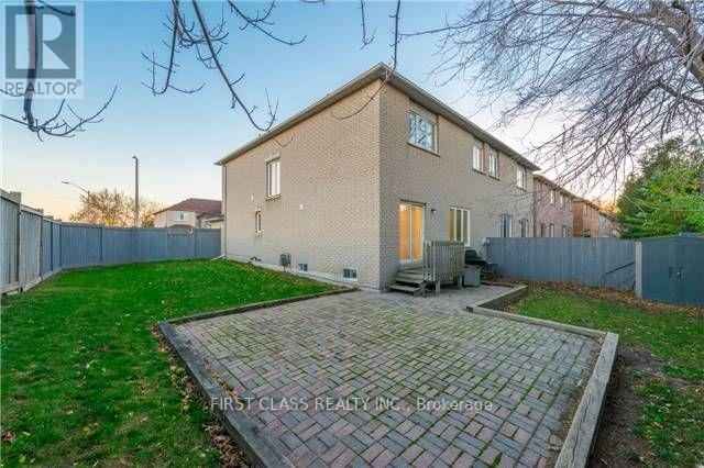 70 Loredana Court, Richmond Hill (Langstaff), Ontario  L4C 0P2 - Photo 16 - N12865482