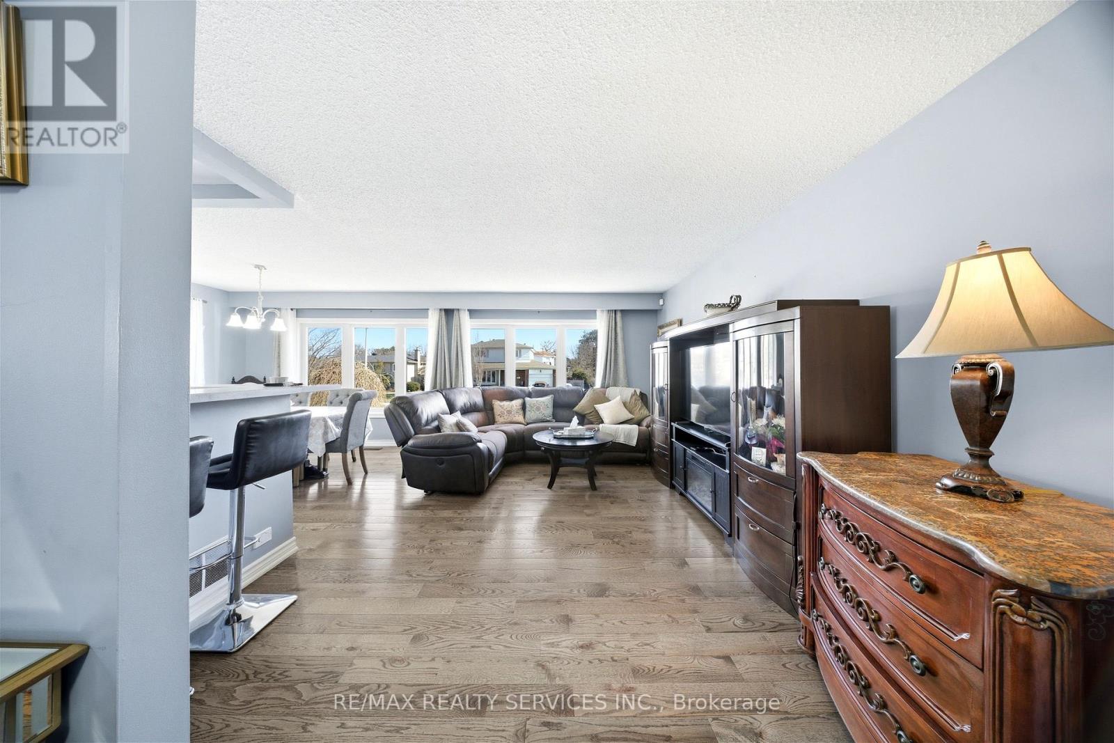 8 Edwin Drive, Brampton, Ontario  L6Y 1A1 - Photo 10 - W12865378