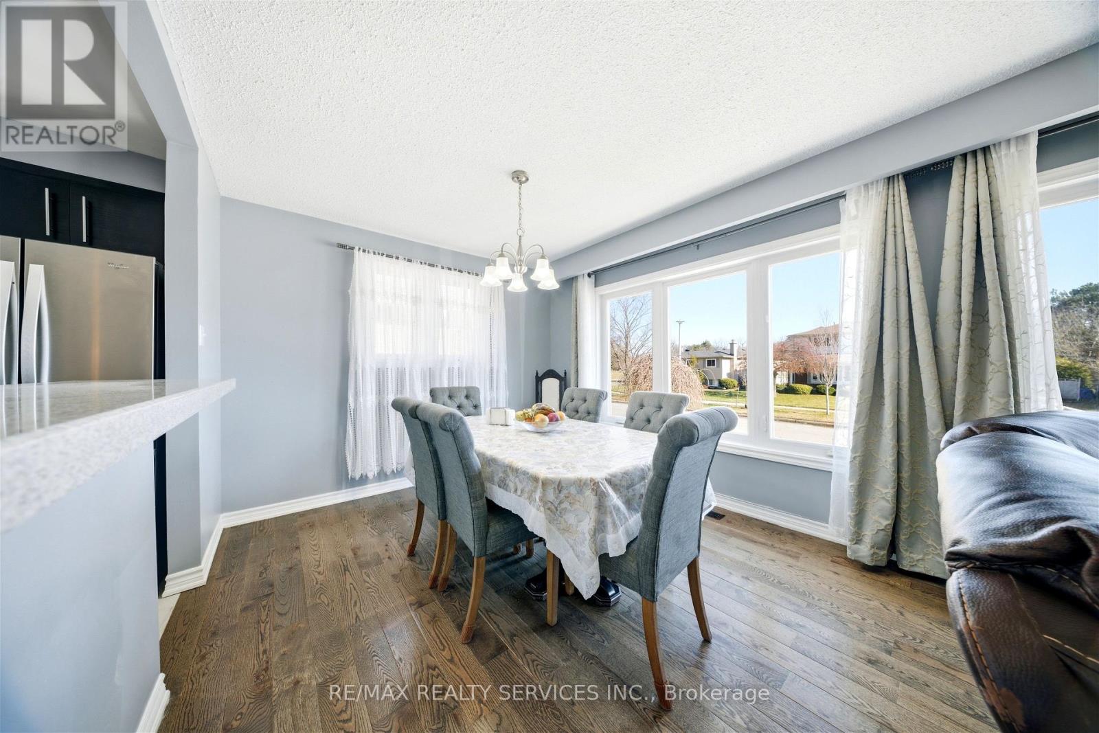 8 Edwin Drive, Brampton, Ontario  L6Y 1A1 - Photo 13 - W12865378