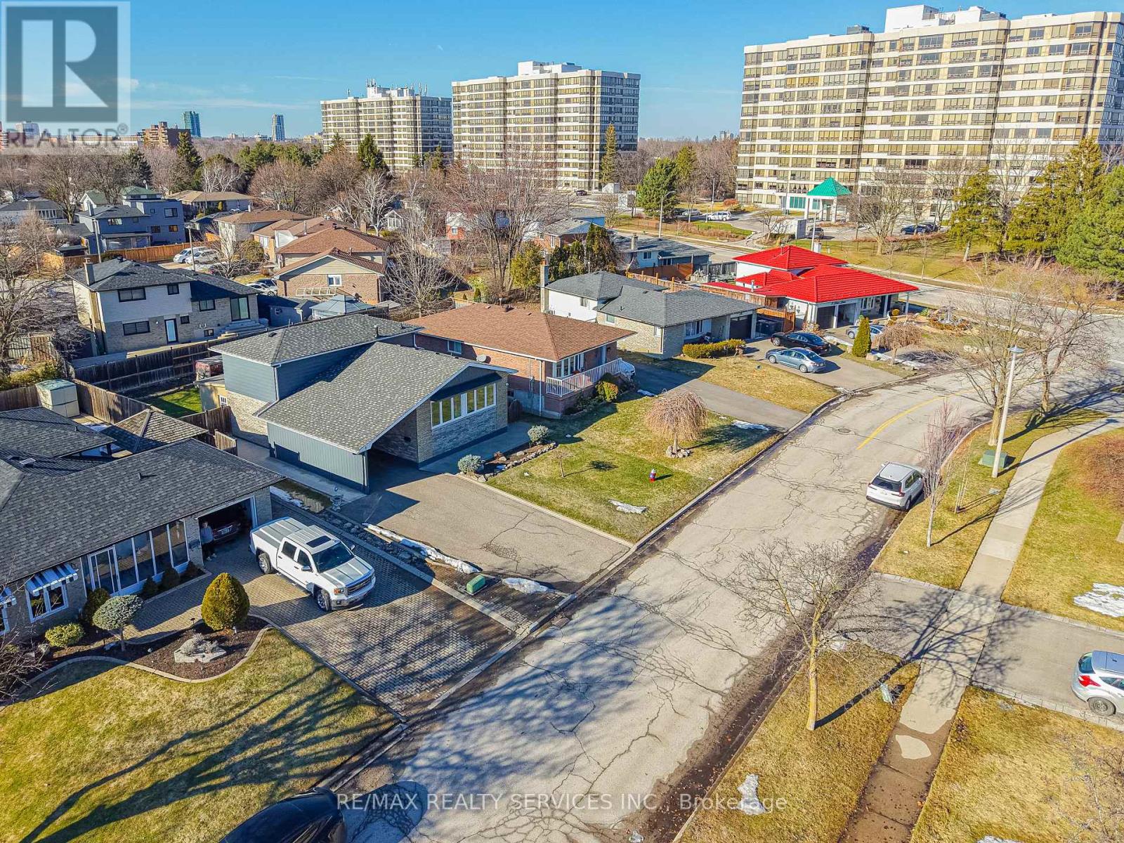 8 Edwin Drive, Brampton, Ontario  L6Y 1A1 - Photo 47 - W12865378