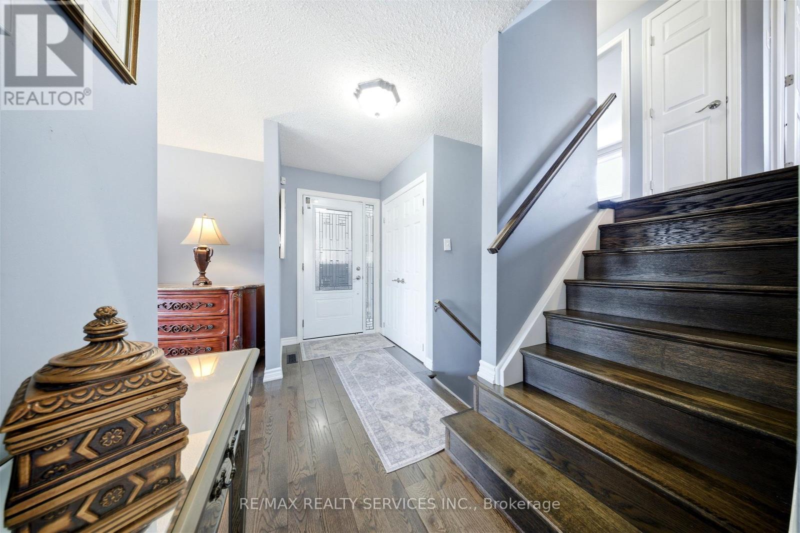 8 Edwin Drive, Brampton, Ontario  L6Y 1A1 - Photo 7 - W12865378