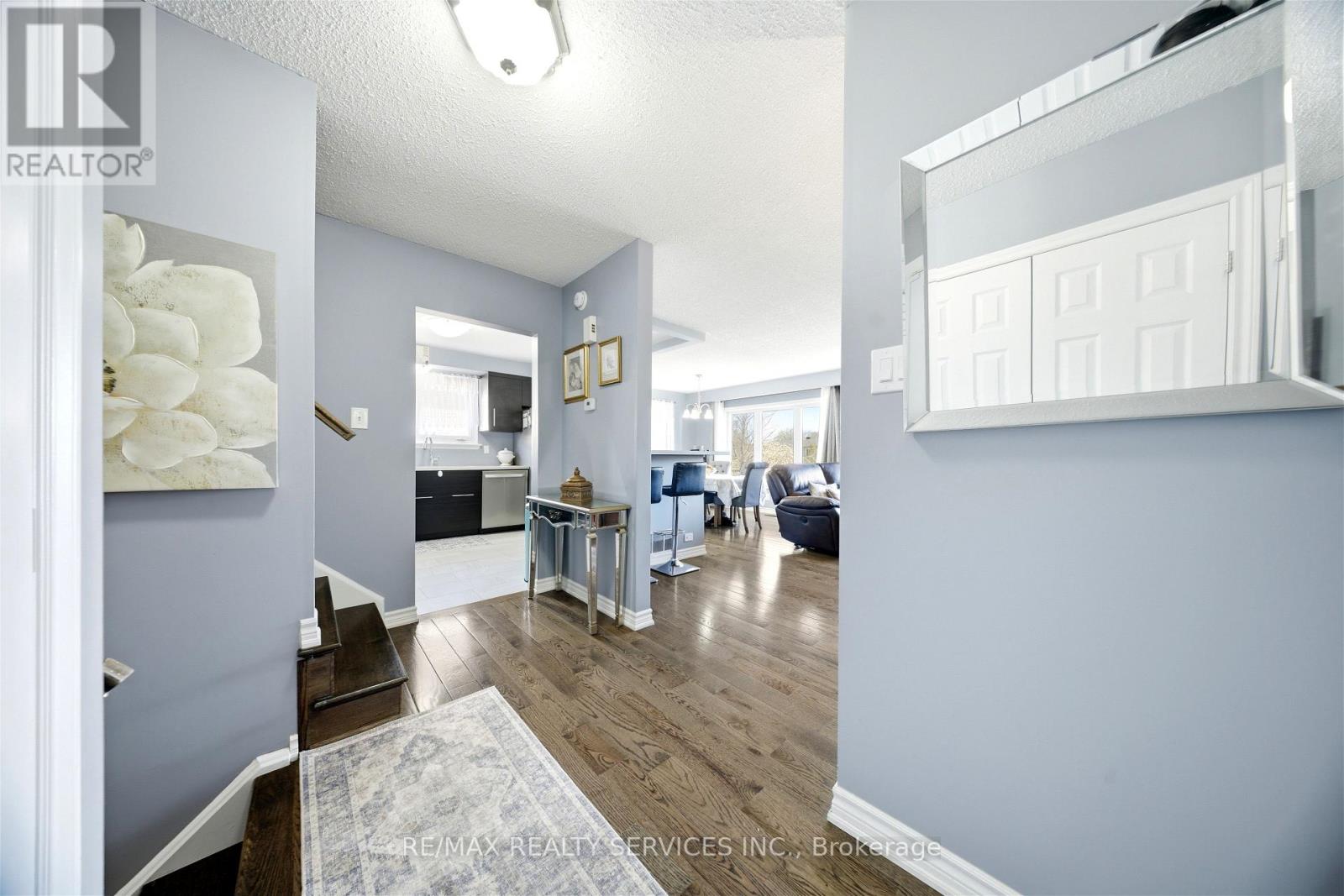 8 Edwin Drive, Brampton, Ontario  L6Y 1A1 - Photo 9 - W12865378