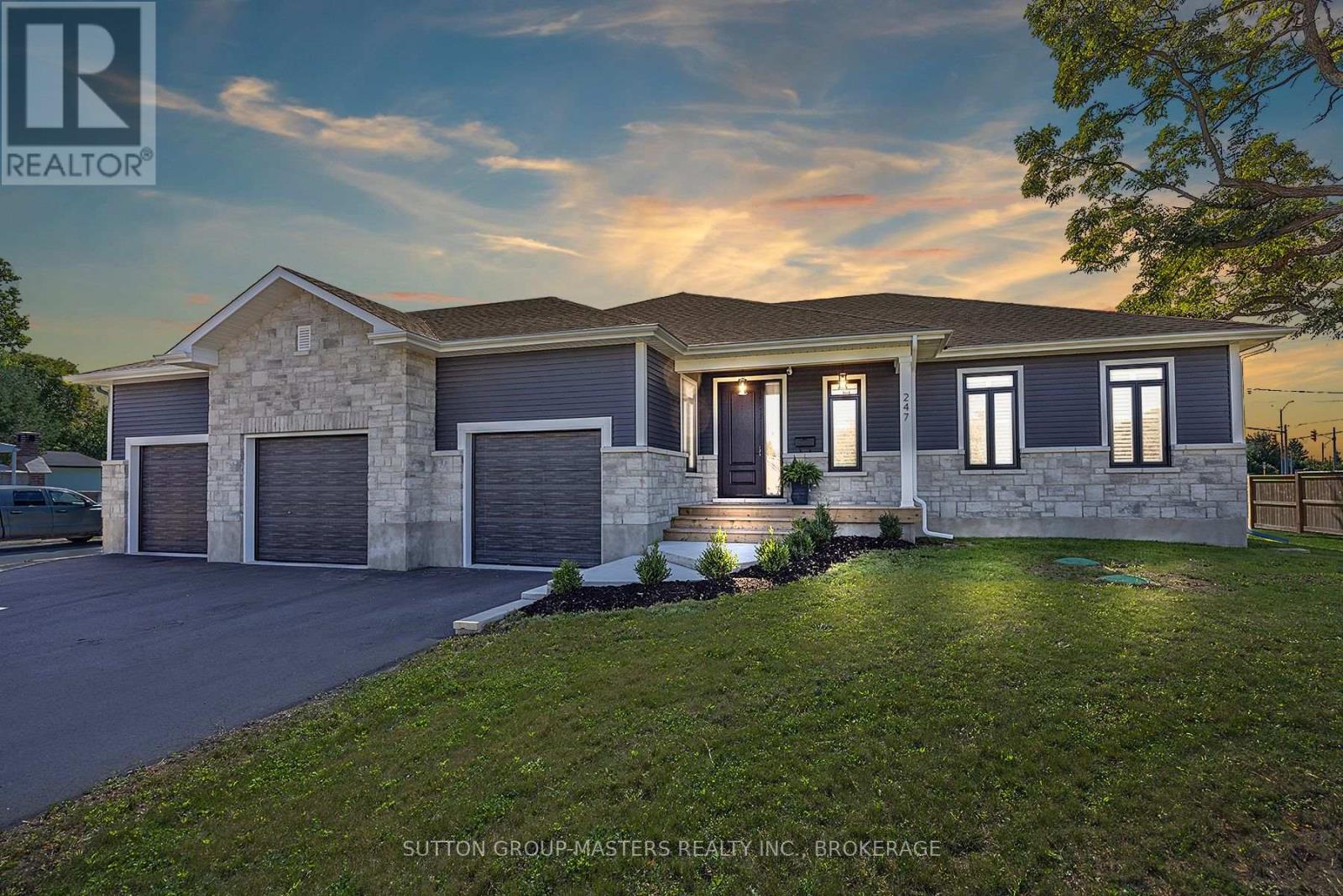 247 Arnold Street, Kingston (City Northwest), Ontario  K7M 3L7 - Photo 1 - X12865736