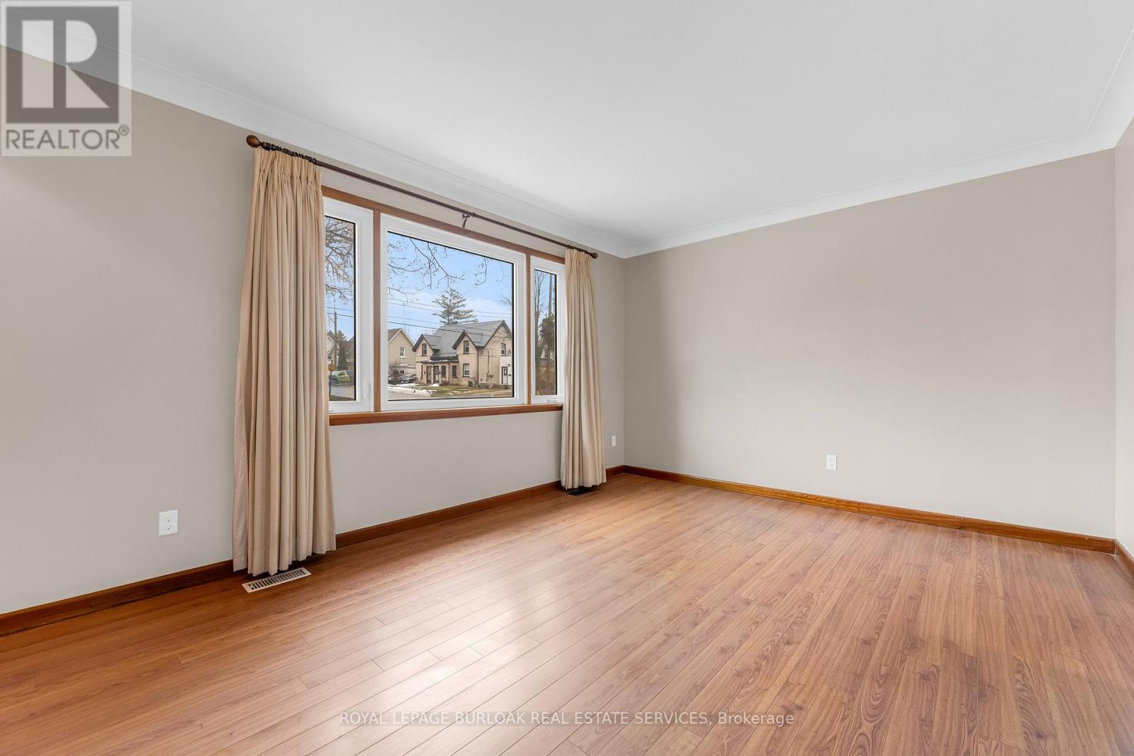 64 Locks Road, Brantford, Ontario  N3S 6Y9 - Photo 4 - X12865274