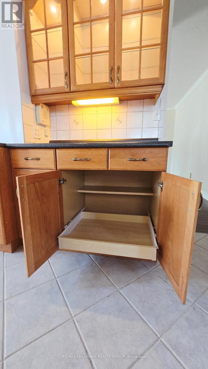 38 Hadley Circle, Ottawa, Ontario  K2H 6N9 - Photo 10 - X12865656