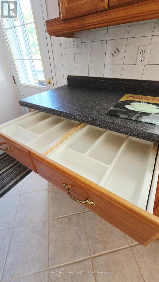 38 Hadley Circle, Ottawa, Ontario  K2H 6N9 - Photo 11 - X12865656