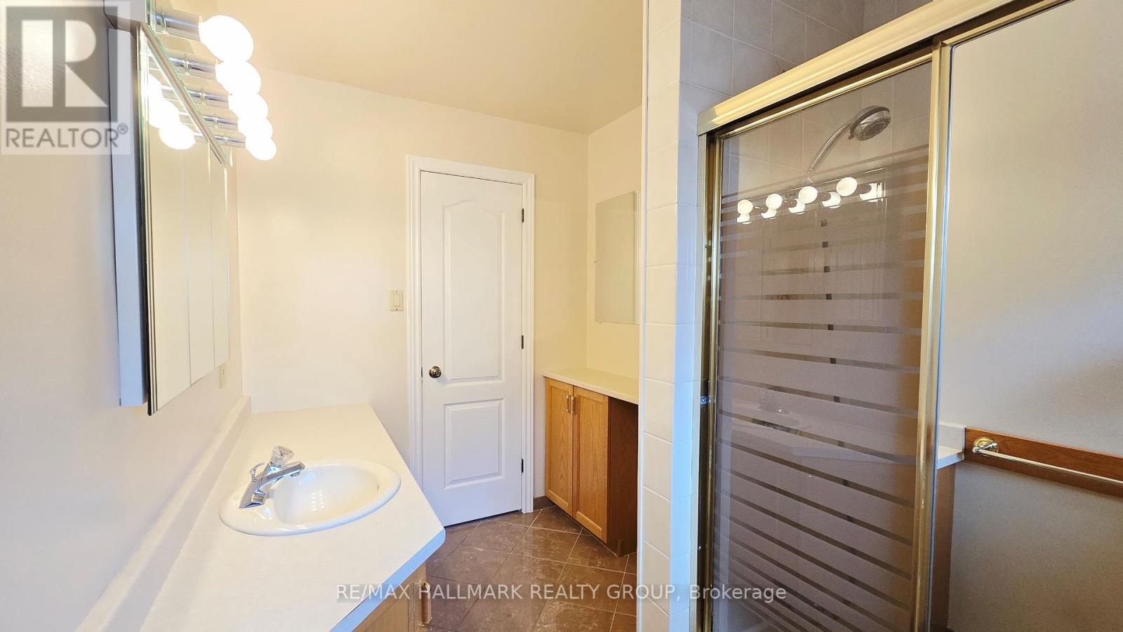 38 Hadley Circle, Ottawa, Ontario  K2H 6N9 - Photo 21 - X12865656