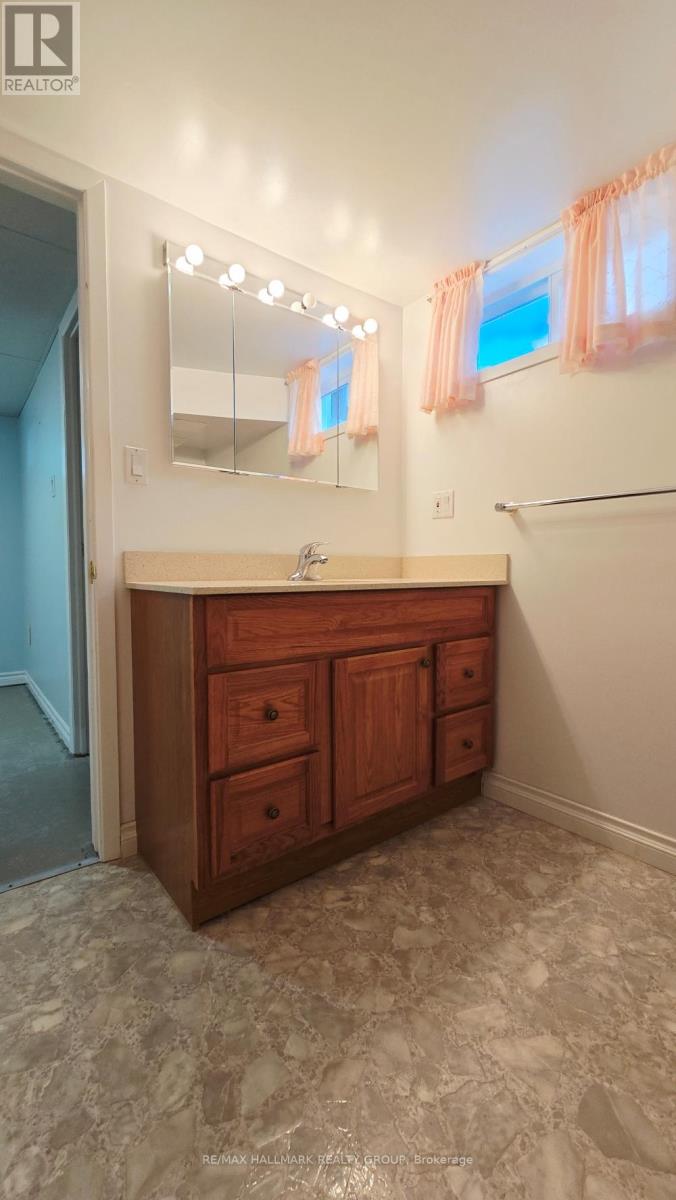 38 Hadley Circle, Ottawa, Ontario  K2H 6N9 - Photo 28 - X12865656