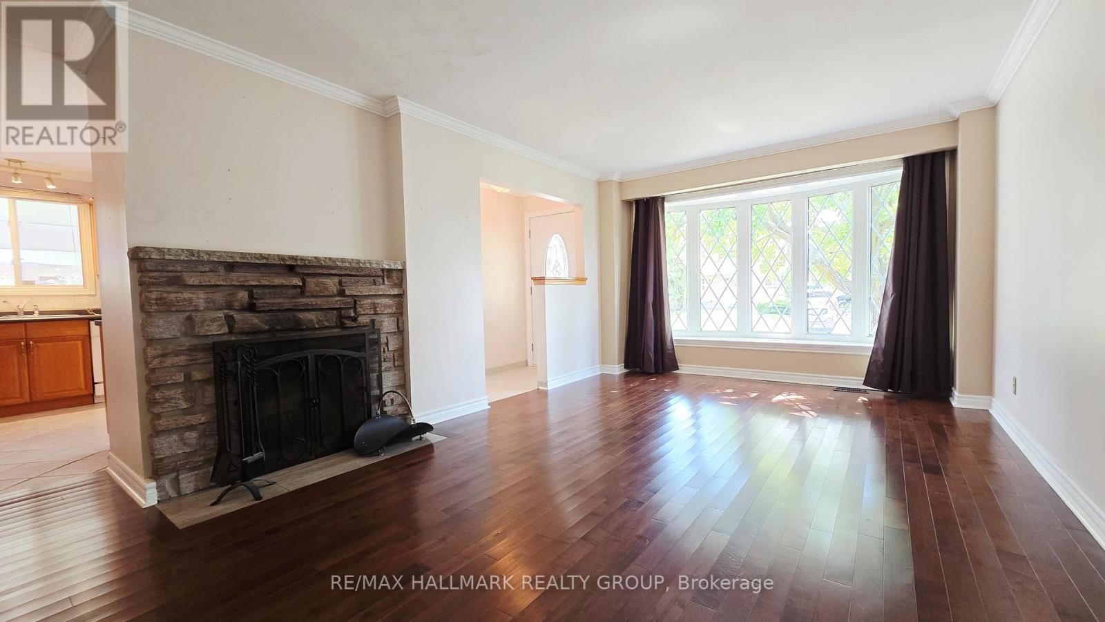 38 Hadley Circle, Ottawa, Ontario  K2H 6N9 - Photo 3 - X12865656