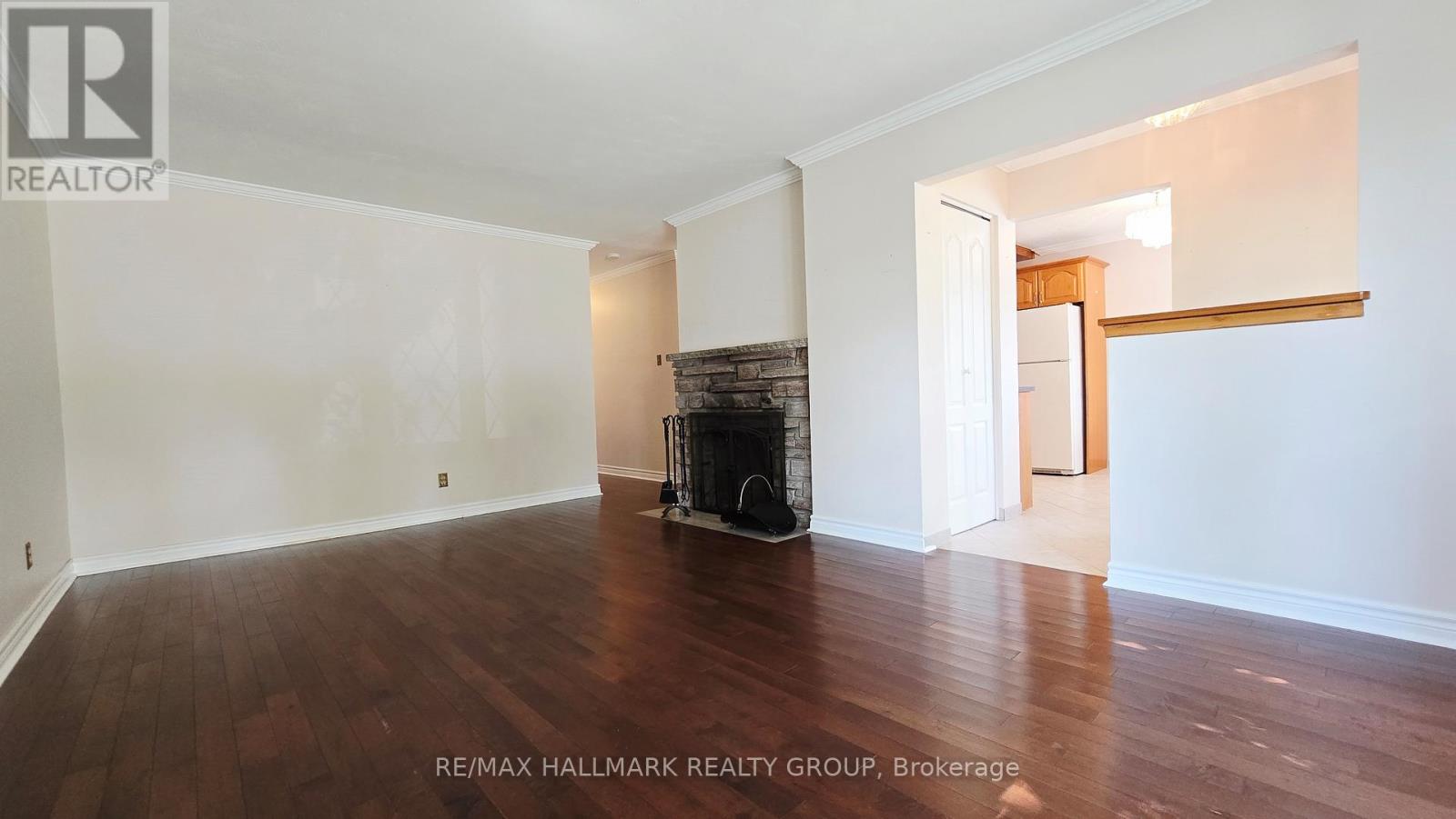 38 Hadley Circle, Ottawa, Ontario  K2H 6N9 - Photo 4 - X12865656