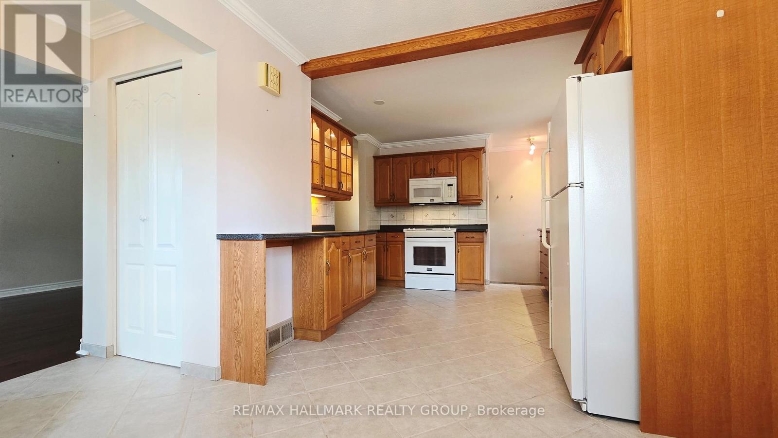 38 Hadley Circle, Ottawa, Ontario  K2H 6N9 - Photo 6 - X12865656