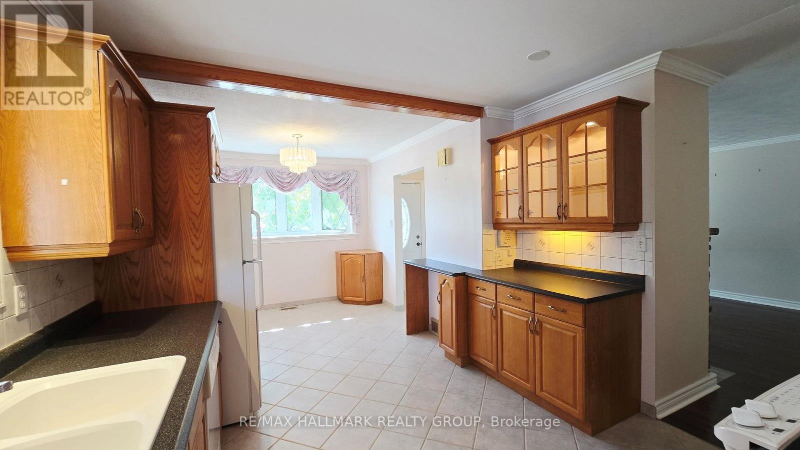 38 Hadley Circle, Ottawa, Ontario  K2H 6N9 - Photo 9 - X12865656