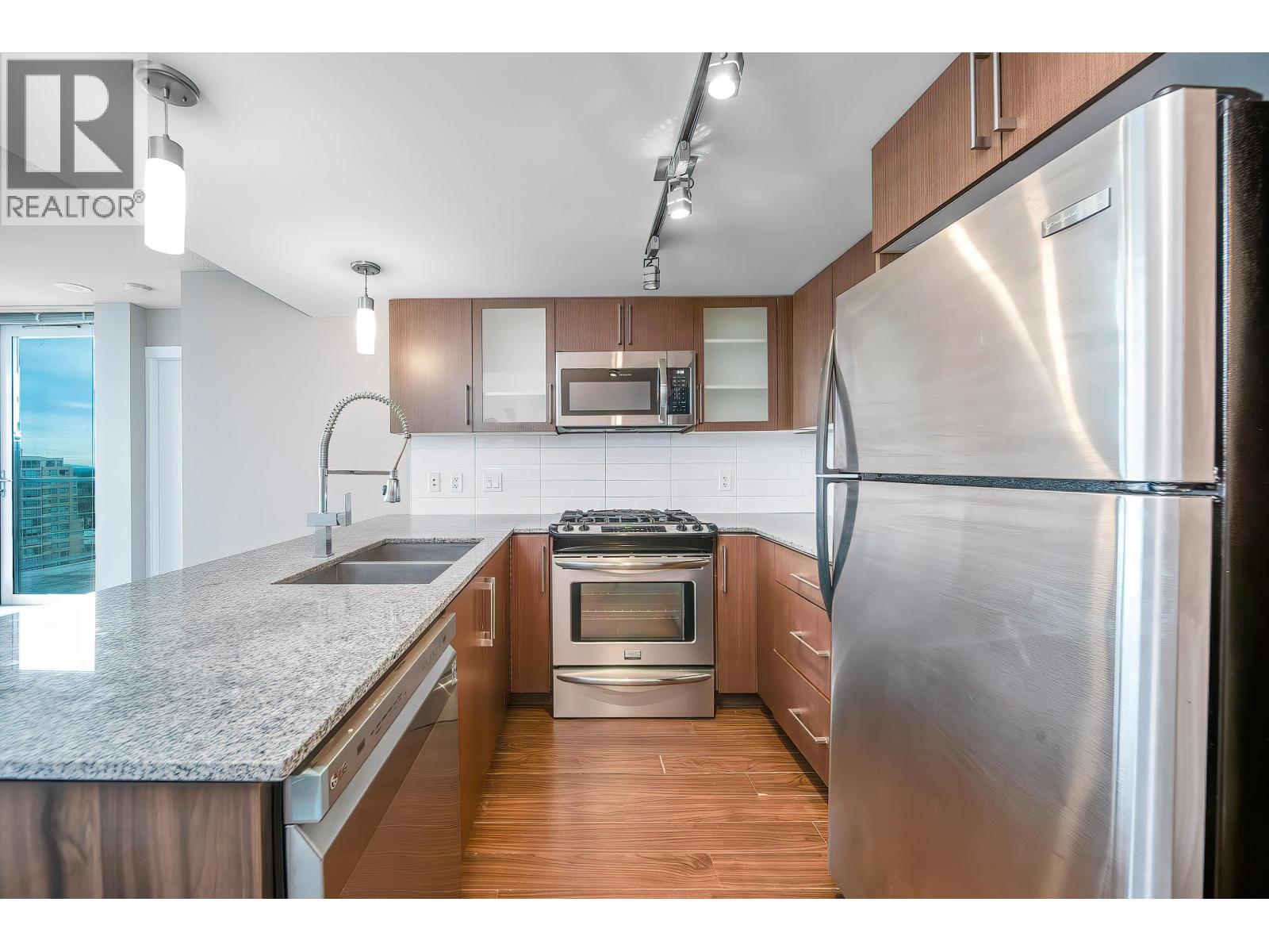 8068 Westminster, Richmond, British Columbia  V6X 0C6 - Photo 3 - R3097965