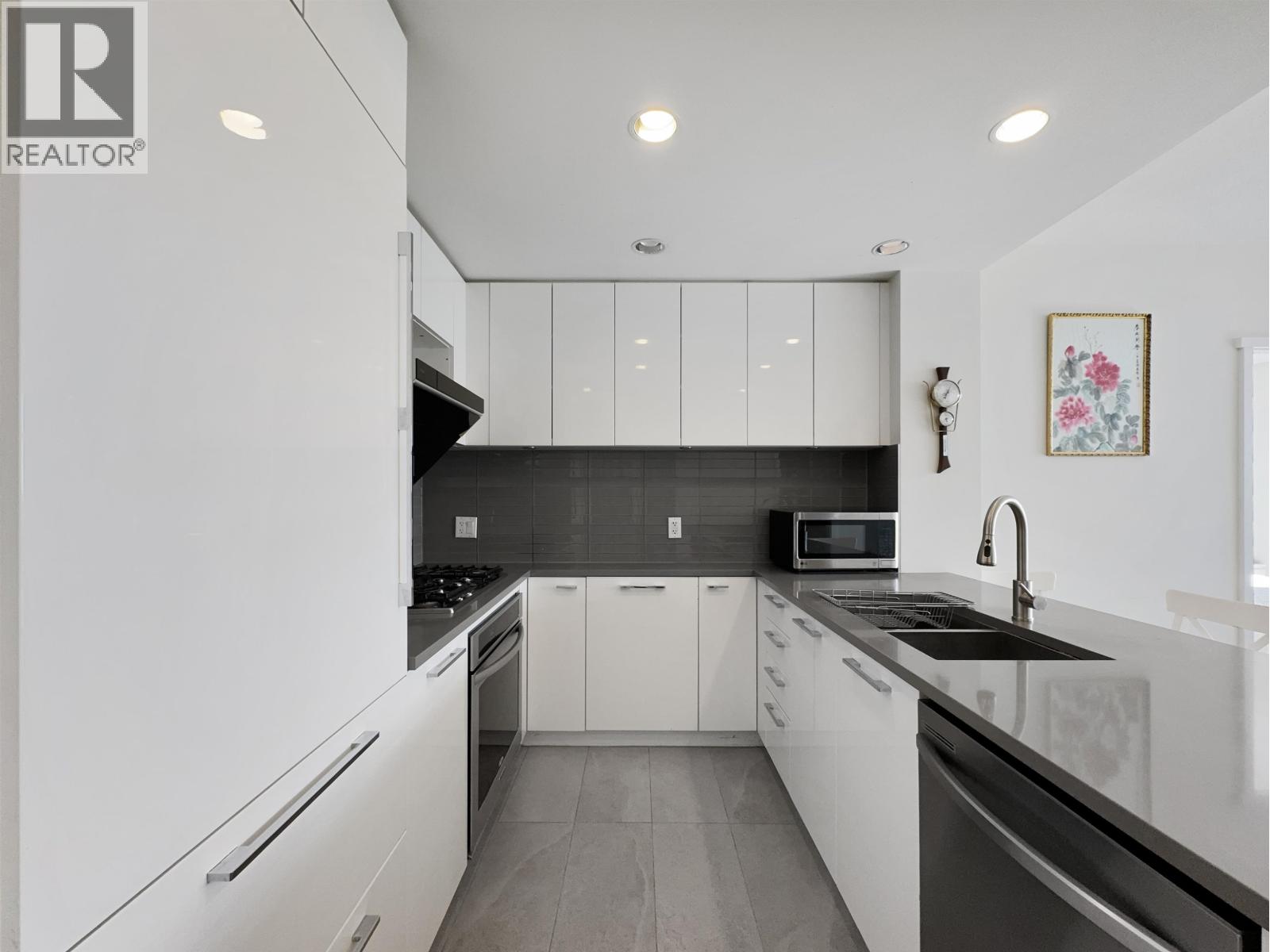 28xx 3102 Windsor Gate, Coquitlam, British Columbia  V3B 0J3 - Photo 2 - R3097979