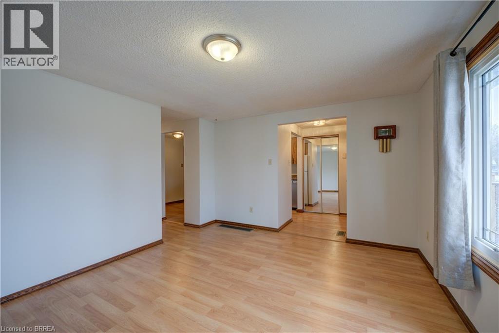 390 Brantwood Park Road, Brantford, Ontario  N3P 1K7 - Photo 3 - 40804184