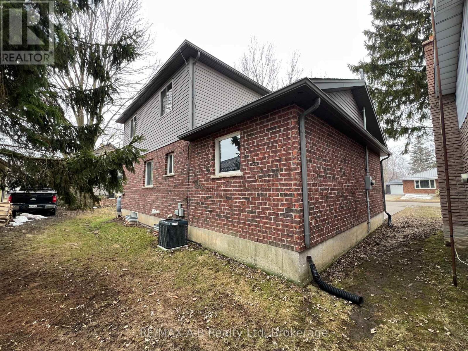 48 Wellington Street, East Zorra-Tavistock, Ontario  N0B 2R0 - Photo 8 - X12547948