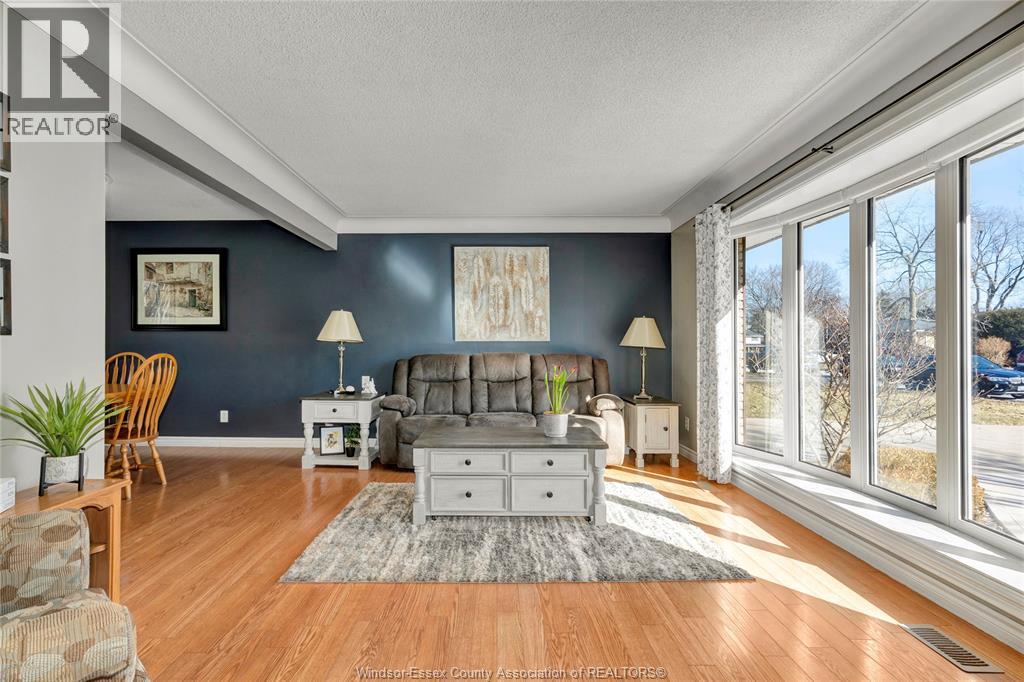 126 Woodlawn Crescent, Kingsville, Ontario  N9Y 1Y6 - Photo 3 - 26004973