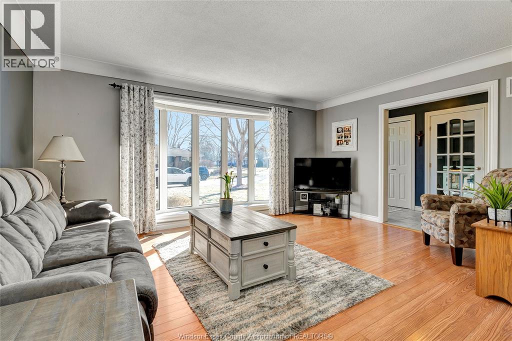 126 Woodlawn Crescent, Kingsville, Ontario  N9Y 1Y6 - Photo 5 - 26004973