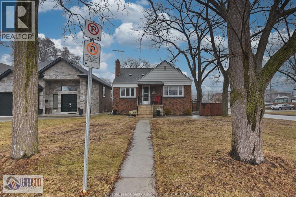 2496 Byng, Windsor, Ontario  N8W 3E8 - Photo 2 - 26004944