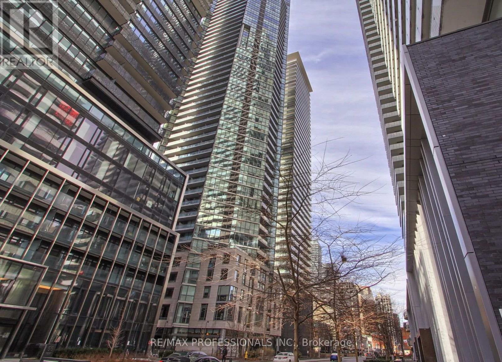 710 - 33 CHARLES STREET E, Toronto, Ontario