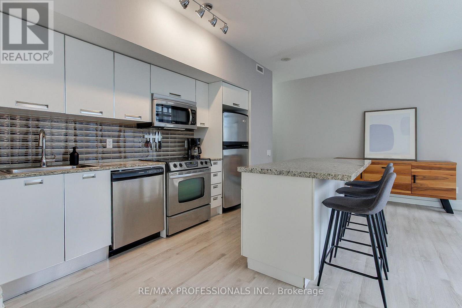 710 - 33 Charles Street E, Toronto, Ontario  M4Y 0A2 - Photo 10 - C12859076