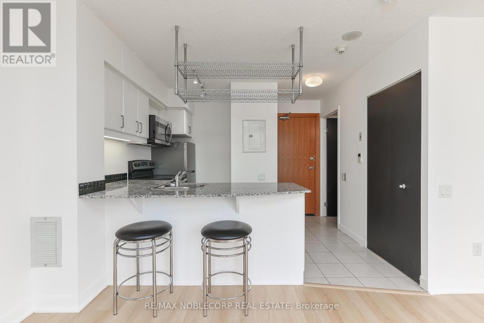 2109 - 33 Sheppard Avenue E, Toronto, Ontario  M2N 7K1 - Photo 4 - C12865762