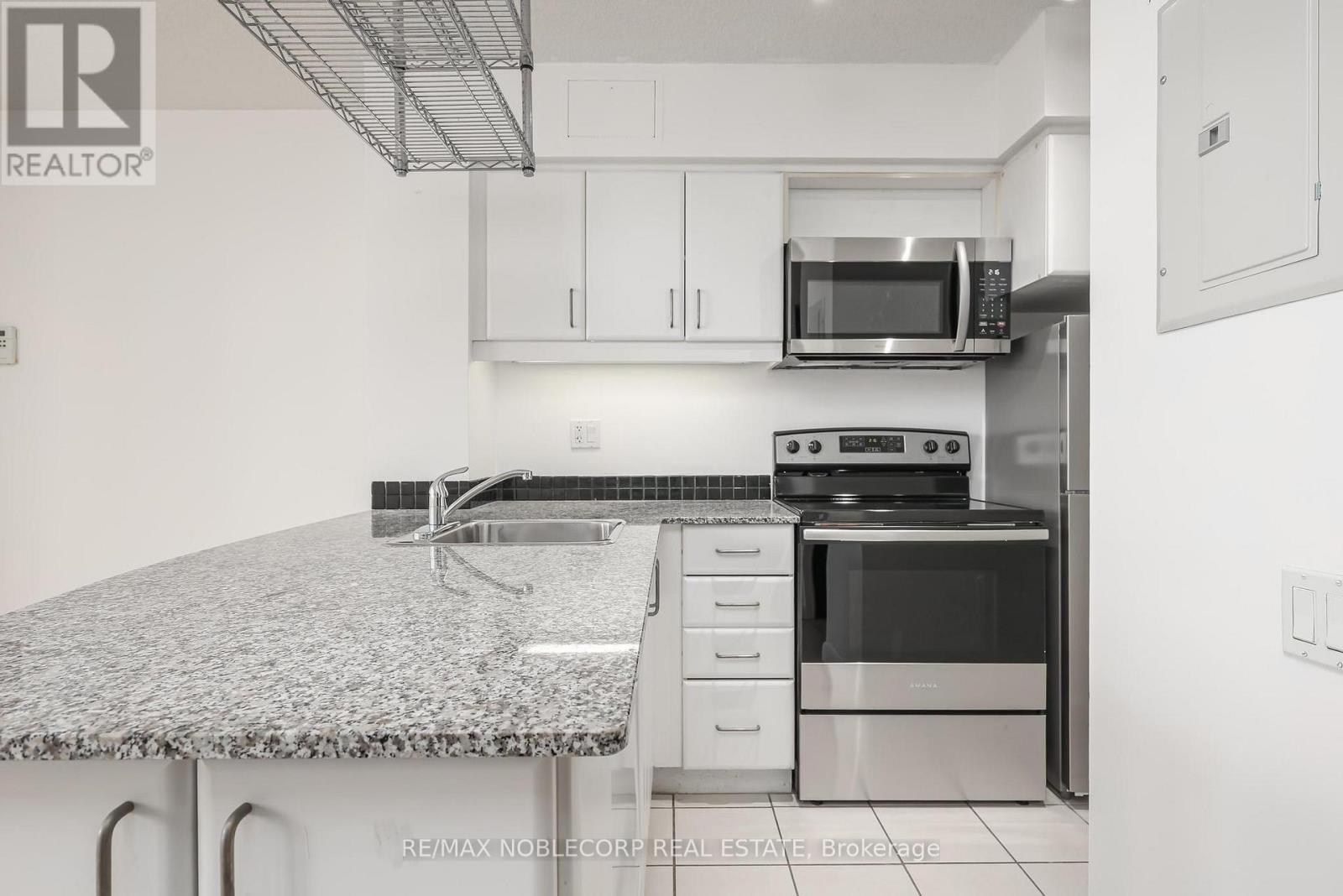 2109 - 33 Sheppard Avenue E, Toronto, Ontario  M2N 7K1 - Photo 5 - C12865762