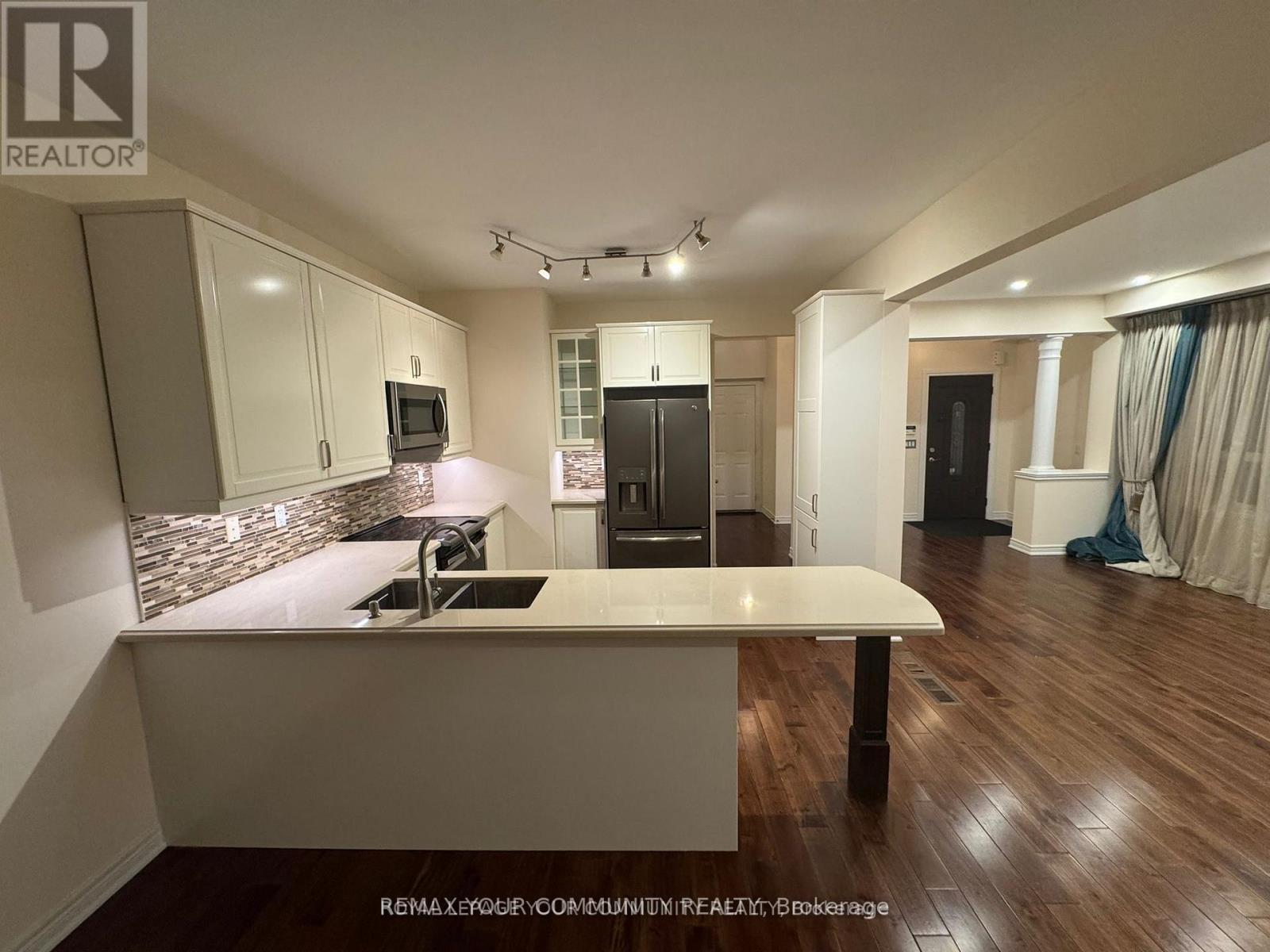 12 Pegasus Drive, Richmond Hill, Ontario  L4E 4R2 - Photo 5 - N12865724