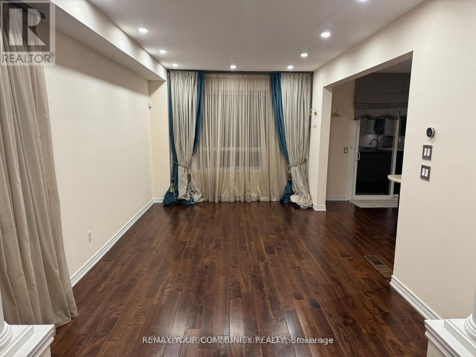 12 Pegasus Drive, Richmond Hill, Ontario  L4E 4R2 - Photo 7 - N12865724