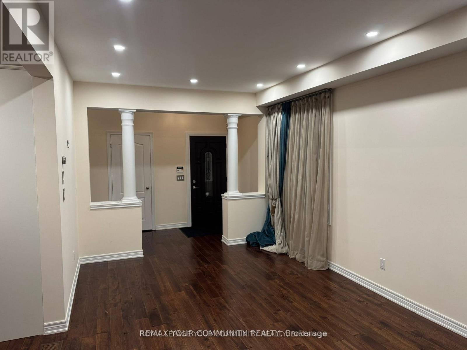 12 Pegasus Drive, Richmond Hill, Ontario  L4E 4R2 - Photo 8 - N12865724