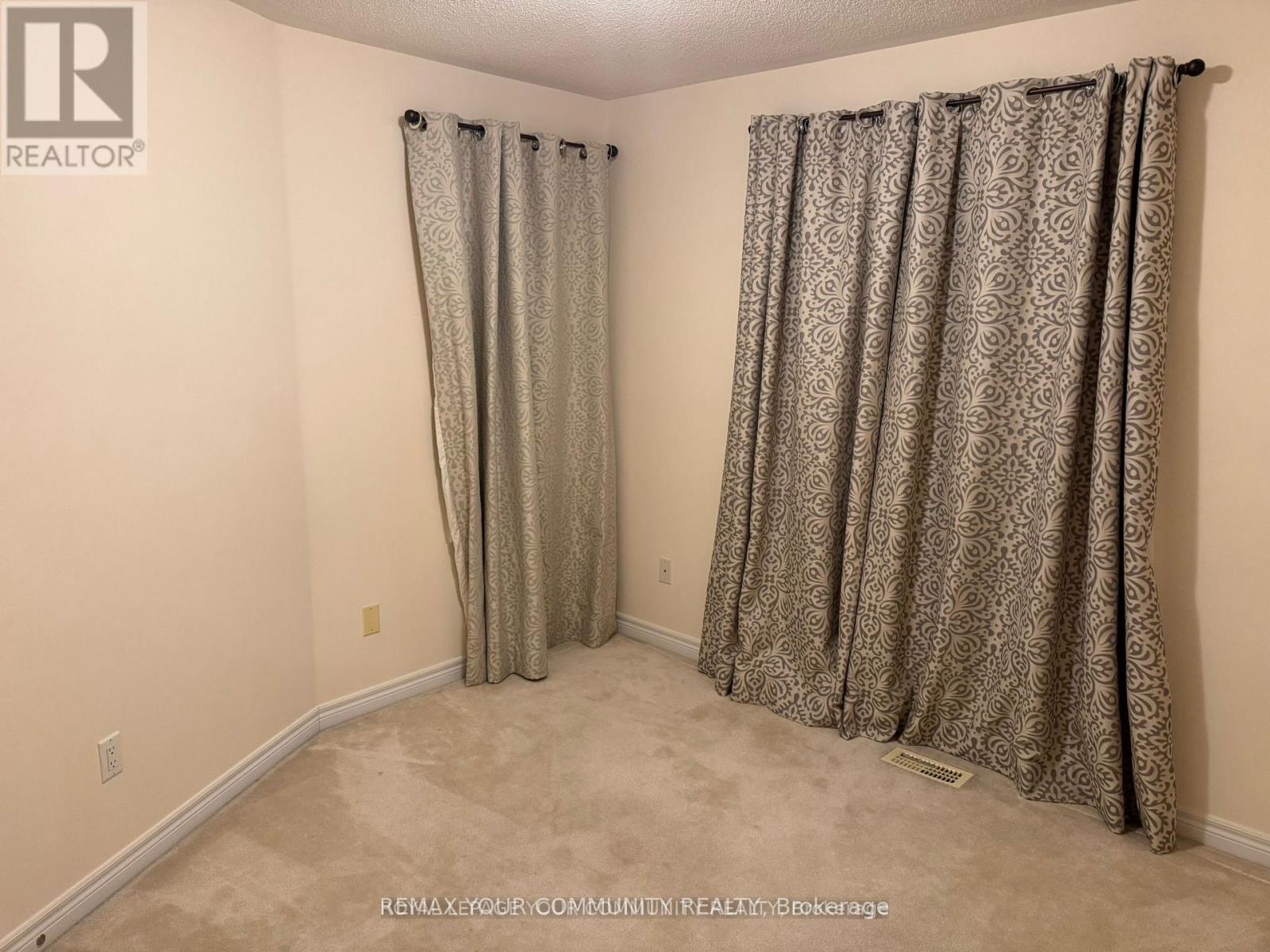 12 Pegasus Drive, Richmond Hill, Ontario  L4E 4R2 - Photo 9 - N12865724