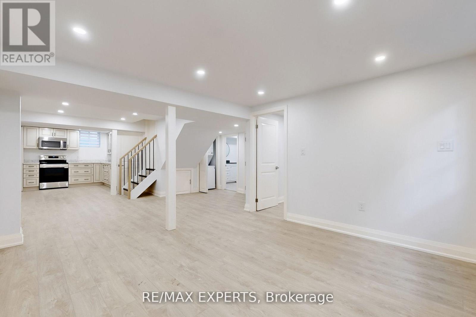 #lower - 1097 Wildwood Drive, Newmarket, Ontario  L3Y 2B6 - Photo 2 - N12865746