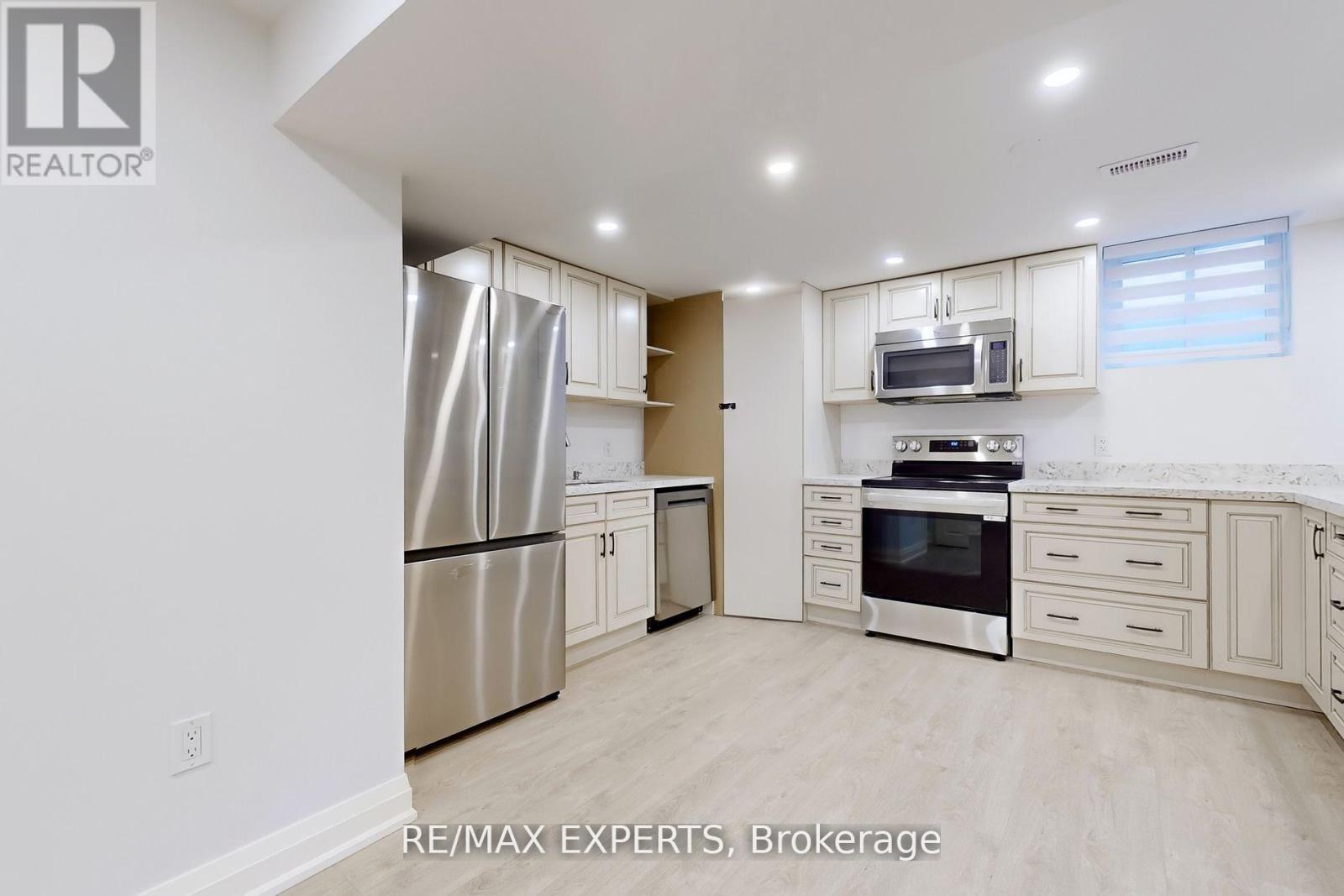 #lower - 1097 Wildwood Drive, Newmarket, Ontario  L3Y 2B6 - Photo 6 - N12865746